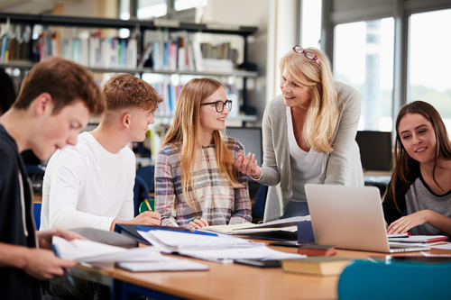 Professeurs spécialisés dans les cours à distance