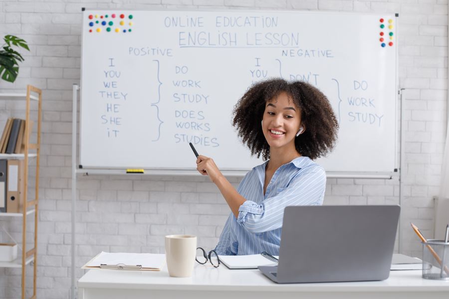 Professeurs spécialisés dans les cours à distance